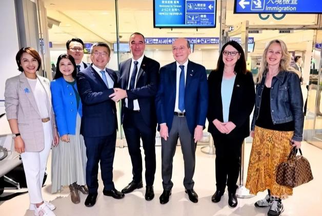 刚带走中国1370亿飞机大单,转身就窜访台湾,给我国敲响了警钟