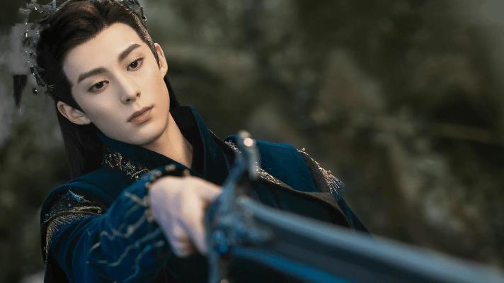 李佳琦一个顶流的商业进化之路,李佳琦双肩包名牌清仓第一名