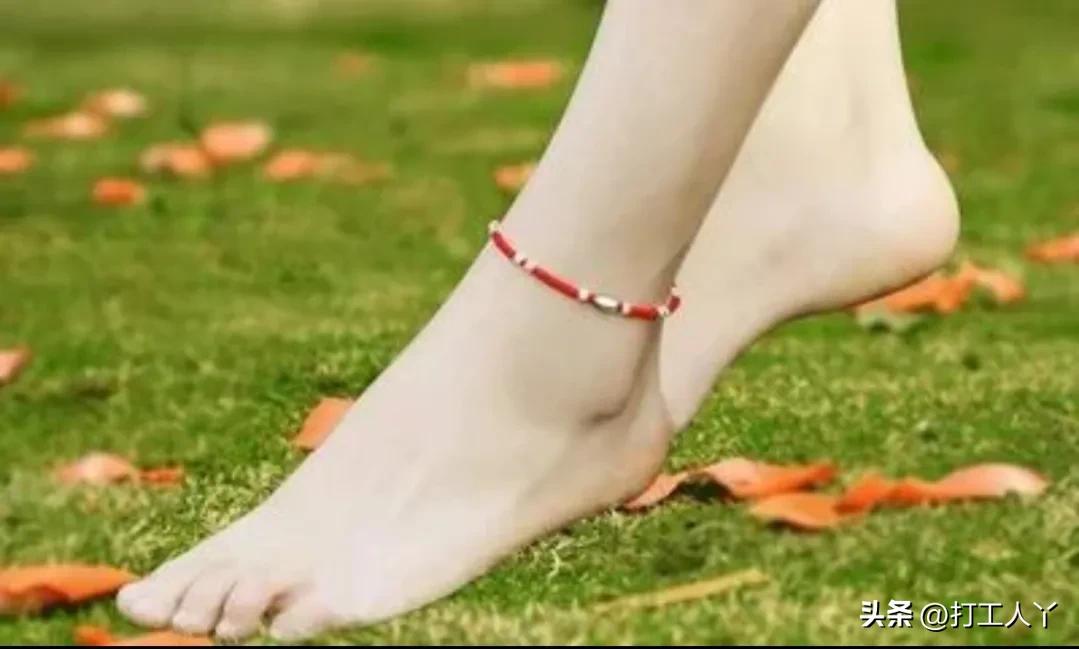 女生脚上戴红绳的意义是什么,女生脚上的红绳有什么用