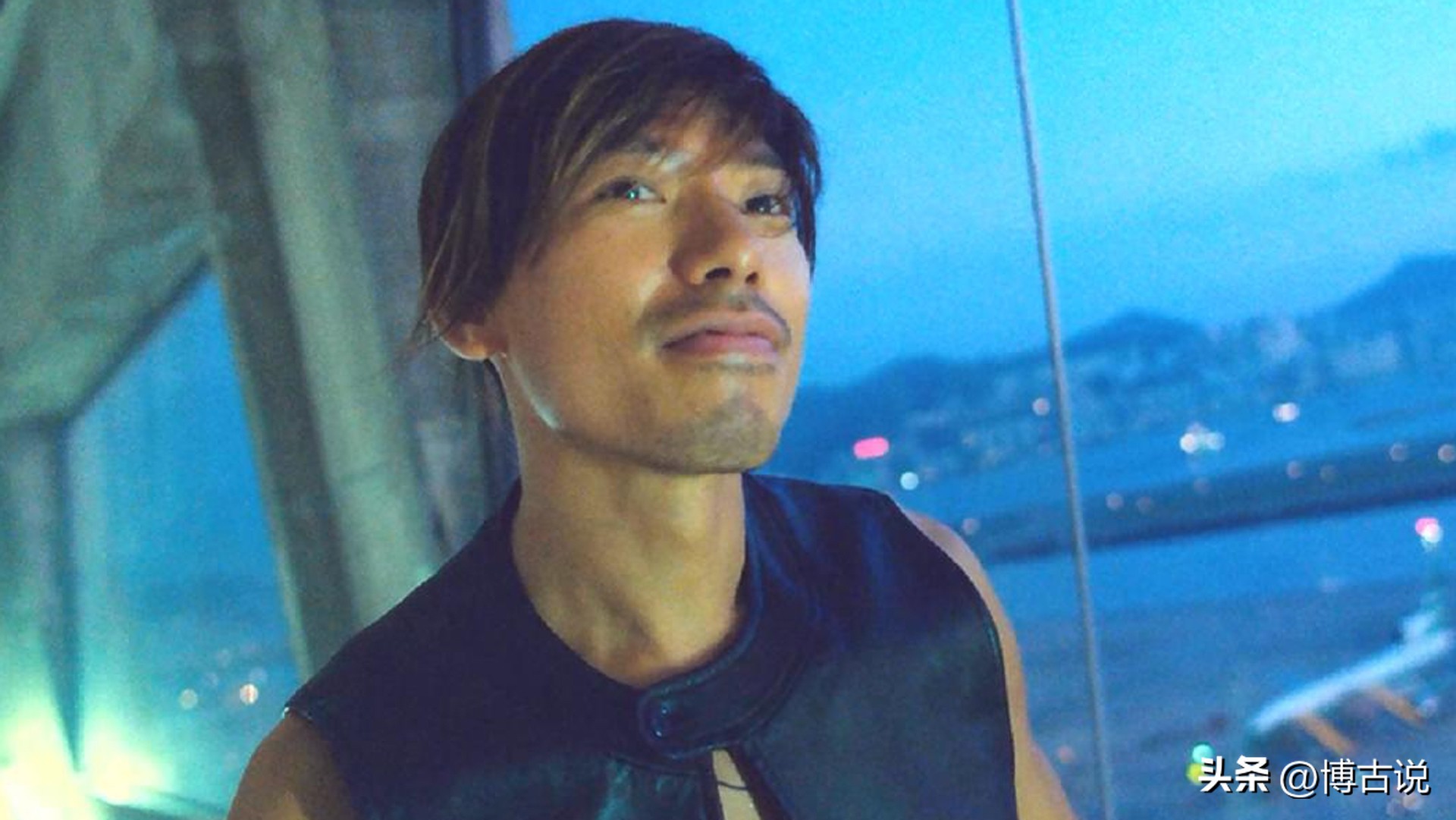 张耀扬带女友现身,张耀扬和富婆唱歌