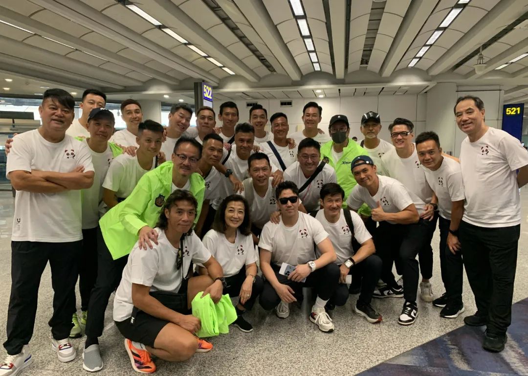 6位港星到成都踢球赛，个个大腹便便发福明显，75岁TVB女星同行