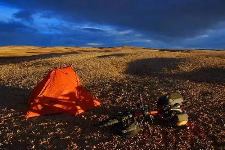 读《北方的空地》：人生才是探险，出世入世，不过一个转身