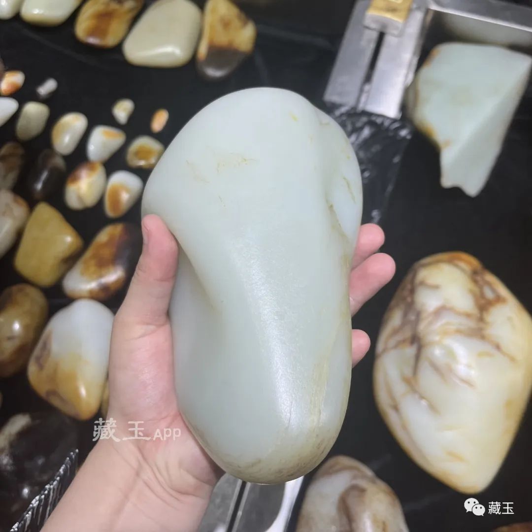 百万和田羊脂玉手镯视频,百万级的玉手镯