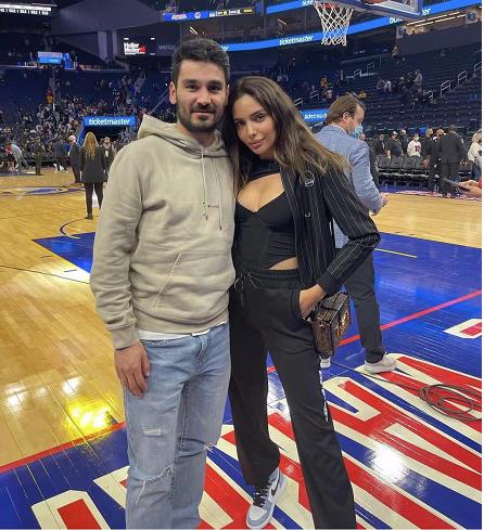 京多安和妻子近照，拿4次英超冠军，身家丰厚，娇妻是超模