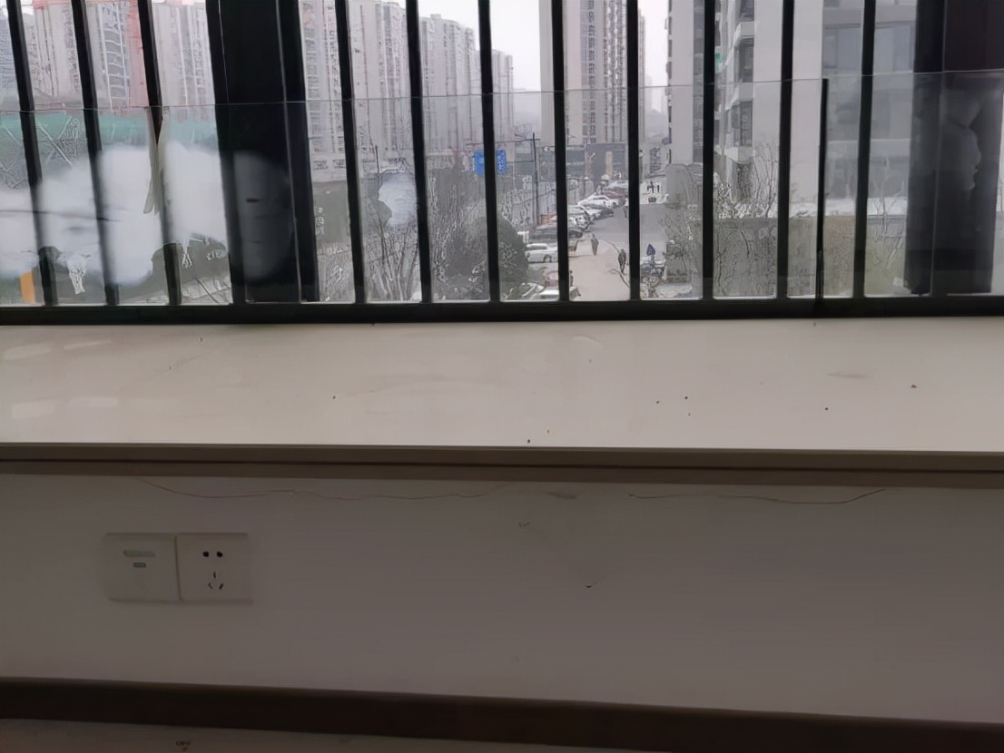 直击“口悲”楼盘交付，华丽袍服背后的虱子