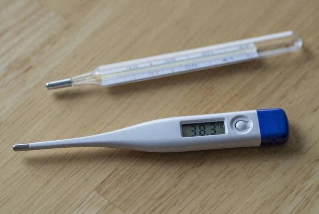 孩子发烧反反复复都把我搞崩溃了,孩子每天发烧一次持续六天了