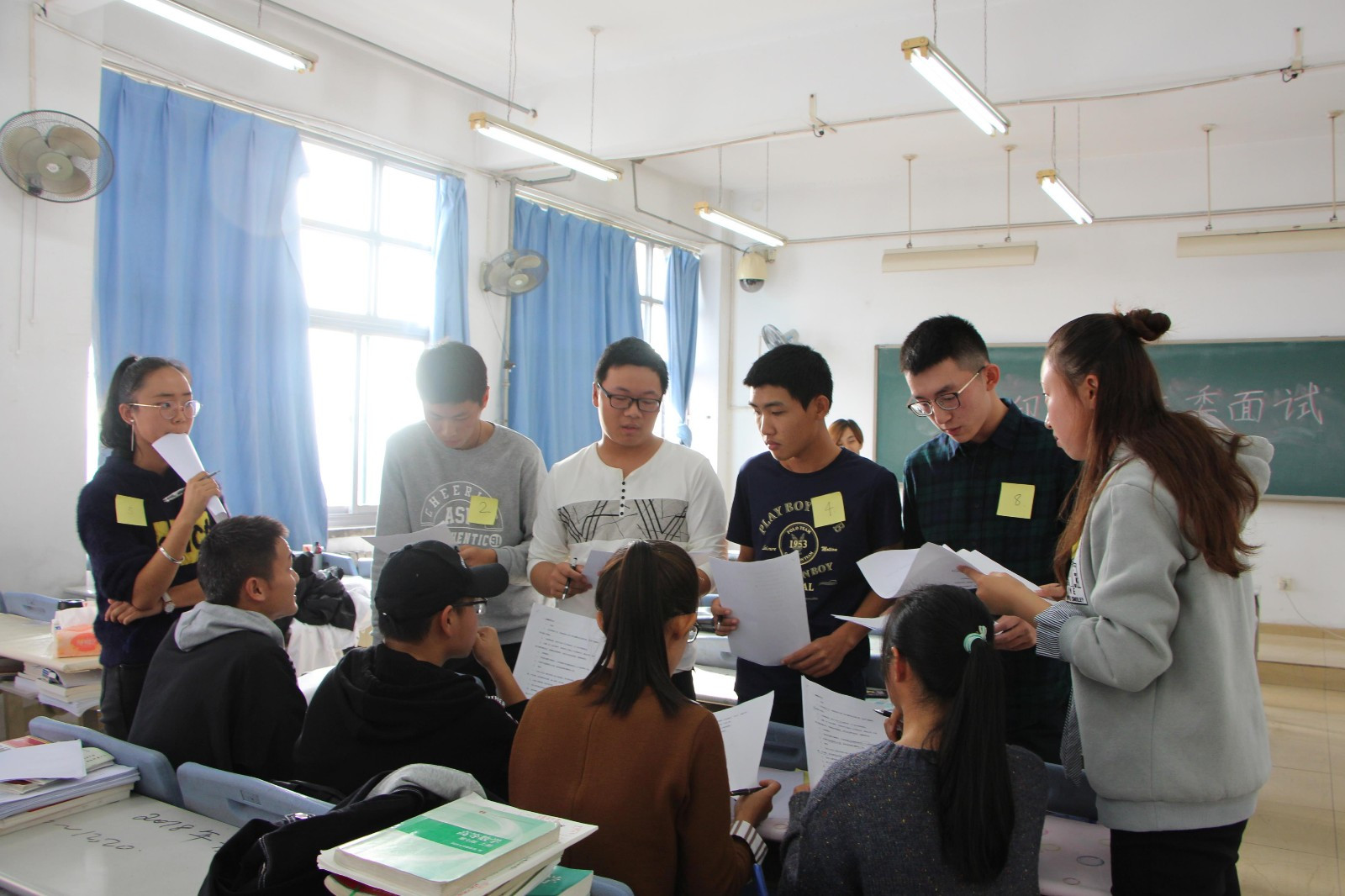 大一新生的自我介绍社恐版,大一社恐新生自我介绍