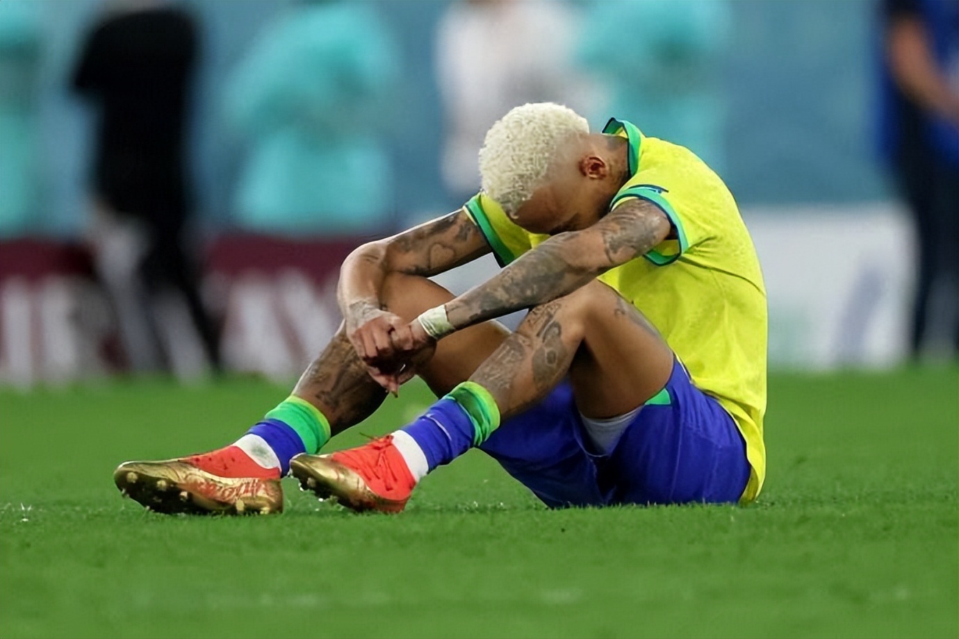 内马尔离场痛哭,巴西队内马尔近况