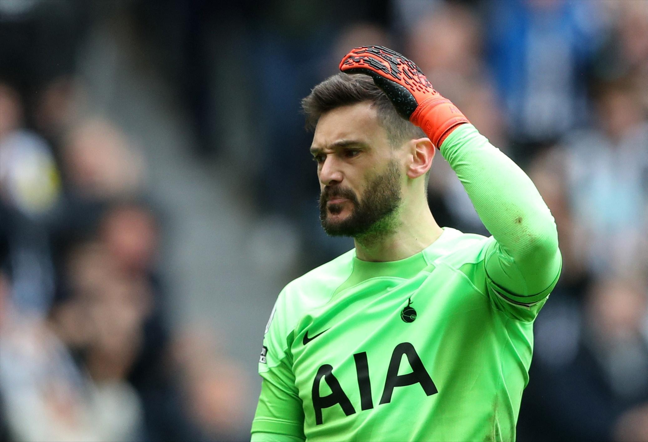 守门员洛里被换下,洛里20分钟丢了五个球