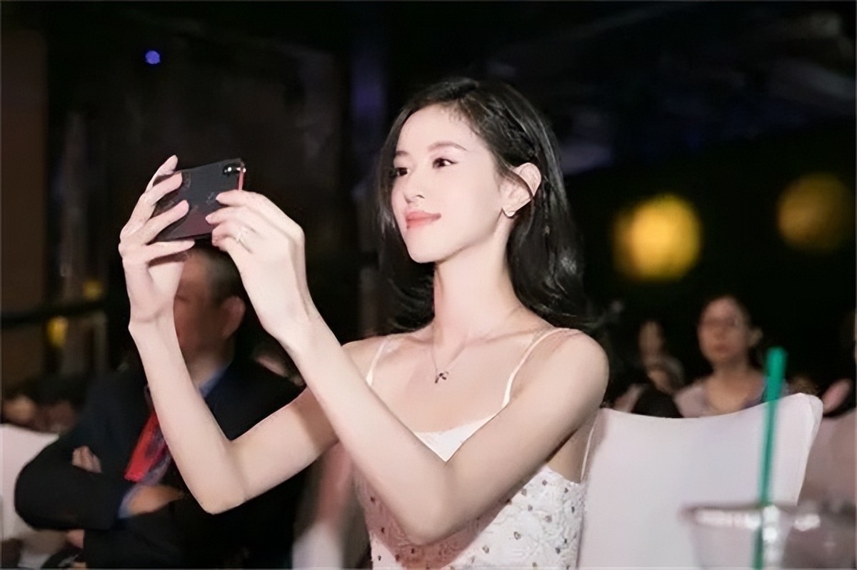 章泽天的丈夫刘强东是谁,章泽天父亲章丽厚