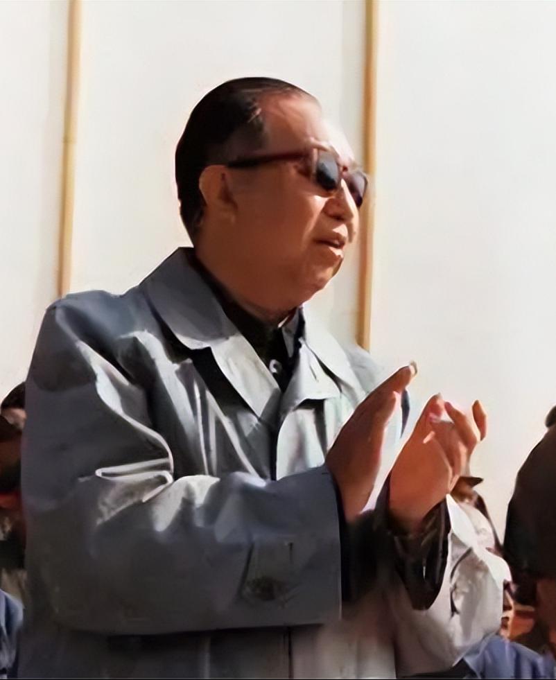 74年*国锋华**衣着朴素参加家长会，工人家长问其贵姓，答：中华的华