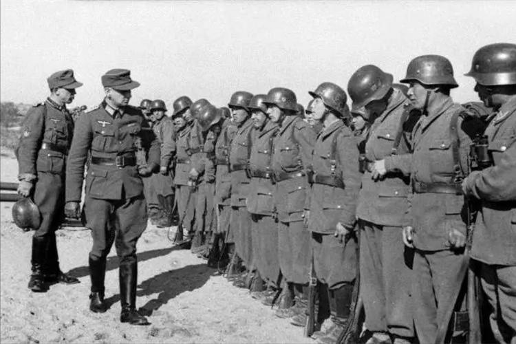 她是谁？遭德军332团折磨牺牲，斯大林震怒下令为其*仇报**，战争片