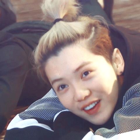 鹿晗丸子头发型图,鹿晗丸子头发型