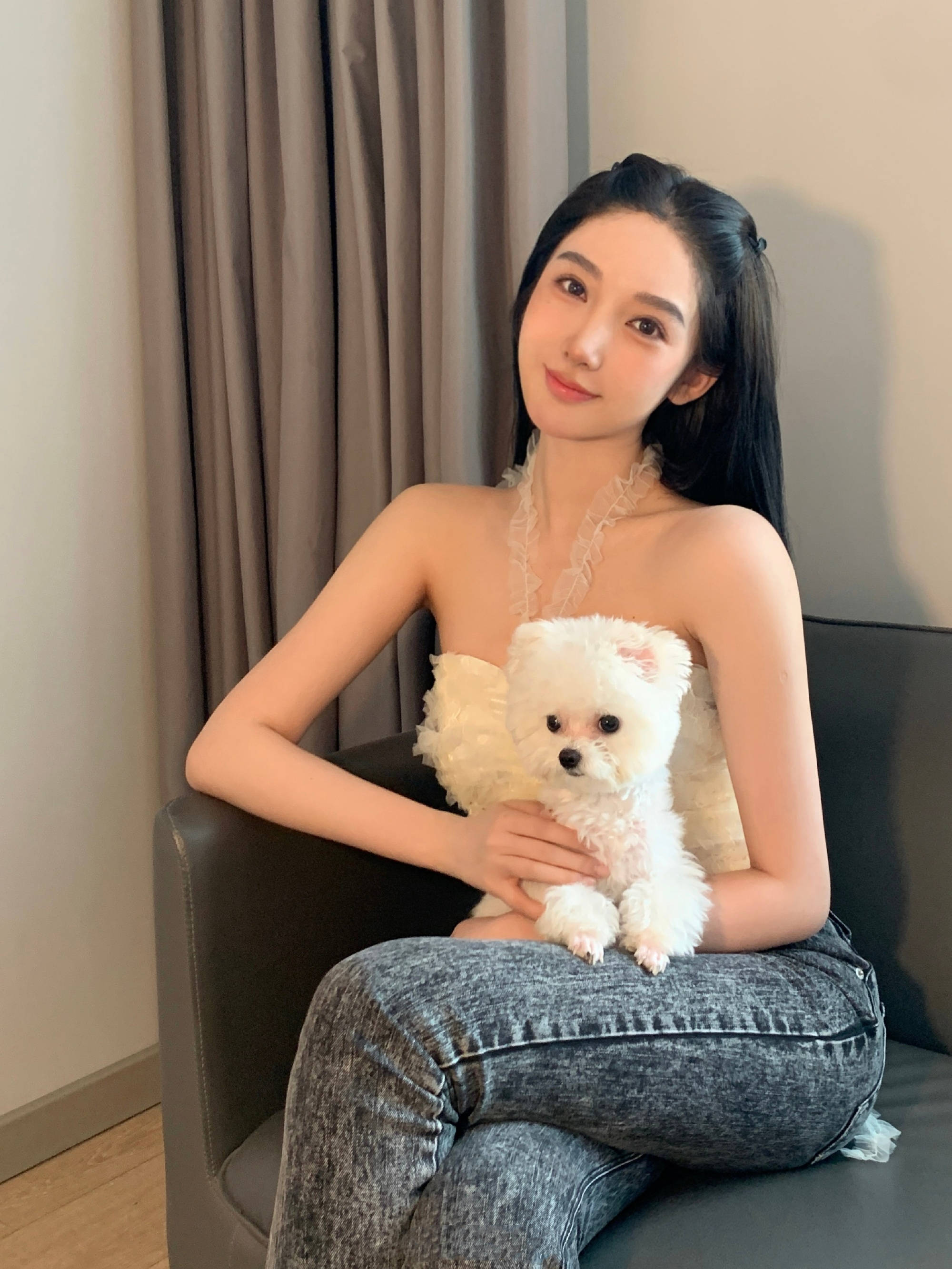 摸腿、陪酒、绝育、自杀，娱乐圈的*规则潜**，“毁”了多少女孩？