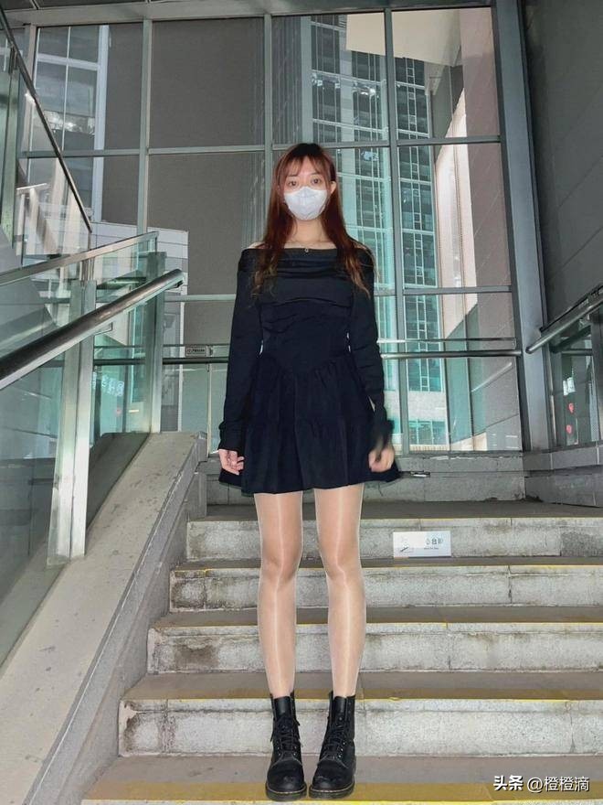 油亮的*袜丝**，始终是我的最爱