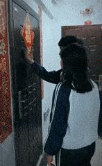 千万不要轻易穿抹胸吃火锅！