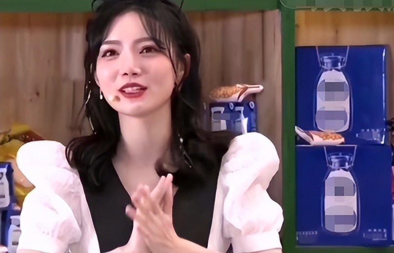 吴宣仪关晓彤玫红色礼服,关晓彤吴宣仪穿衣