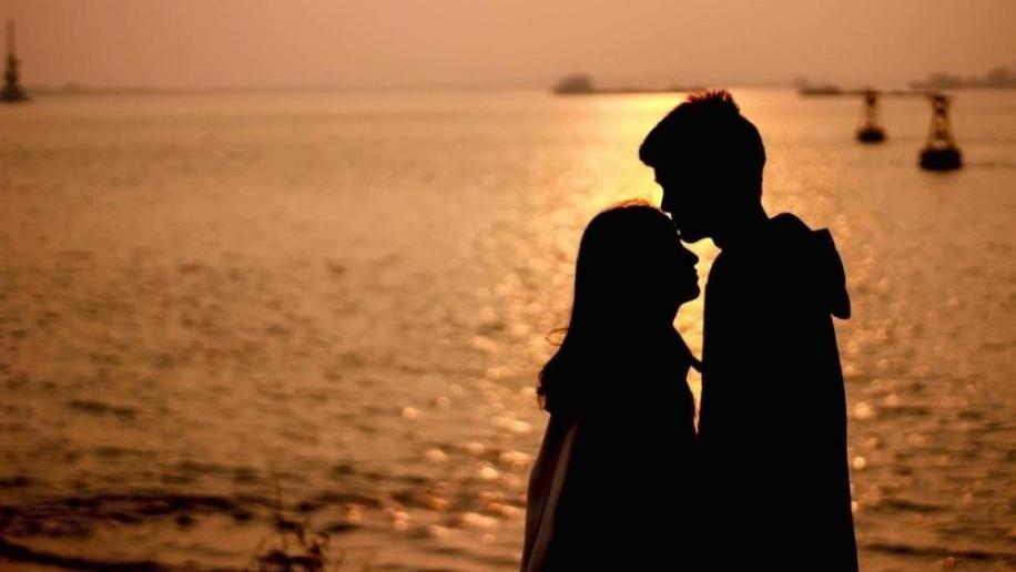 异地恋接吻神器上热搜,异地恋接吻神器引热议发明人回应