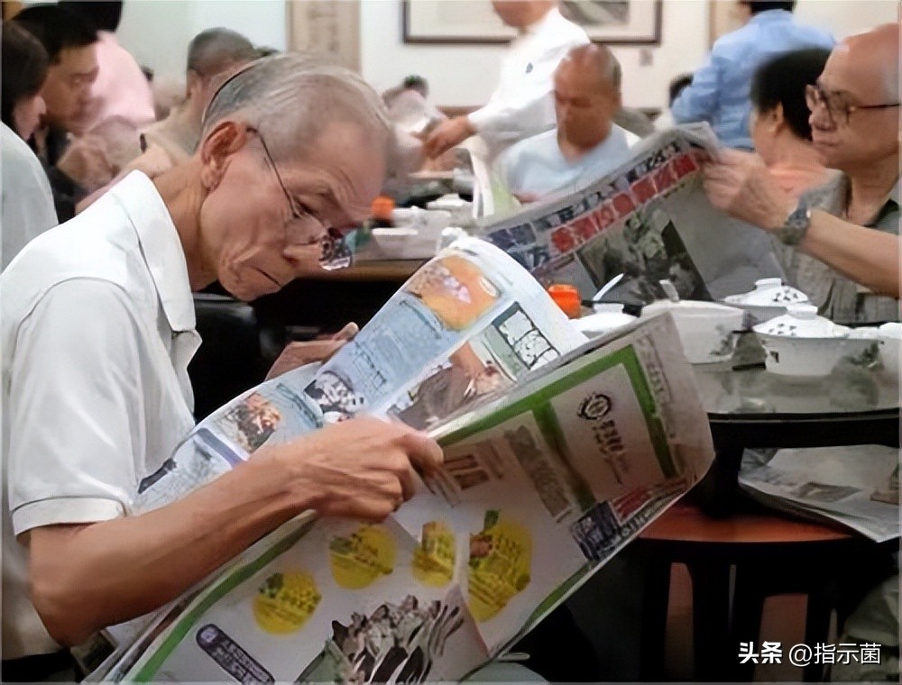 蓝黑色拖鞋,不容易脚臭的拖鞋材质