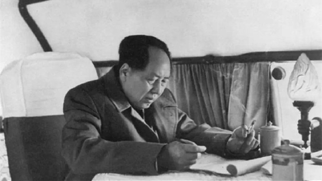 1976年毛主席逝世前,曾交代张玉凤:你要时常到我的坟上看望