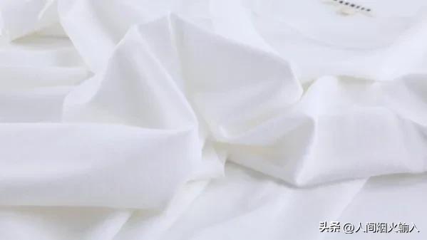 男士衣橱必备，夏日T恤如何穿出清爽精致感