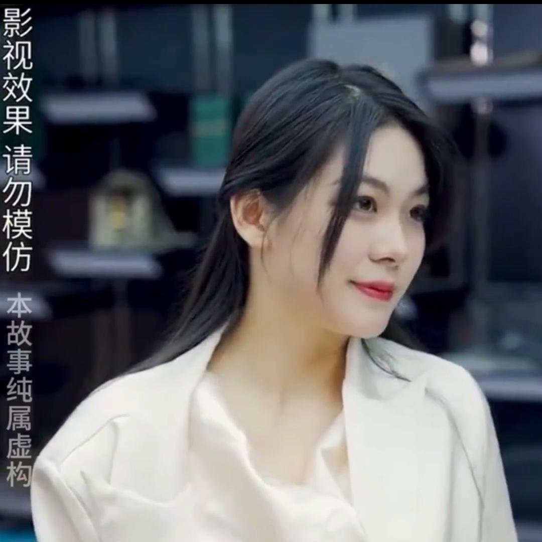 女总裁带男友买手表，却被前男友跟大学同学看不起，下一秒...