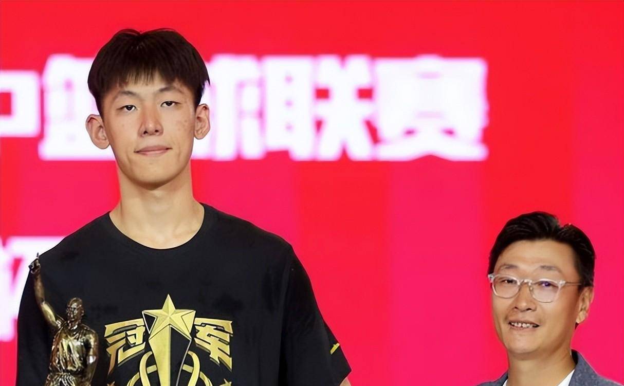 王朝梦醒了！辽宁青年军22分惨败*疆新**，愚蠢失误让主教练破口大骂