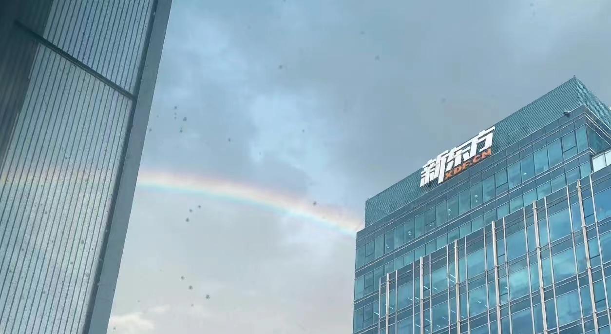 携手顺丰、京东实现次日达，东方甄选要做下一个“严选”