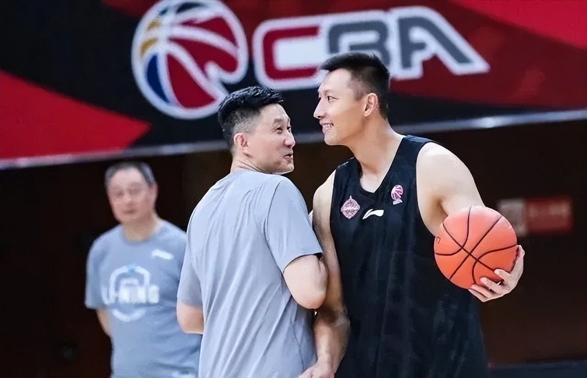 易建联的妻子是谁,易建联和他的妻子有多恩爱