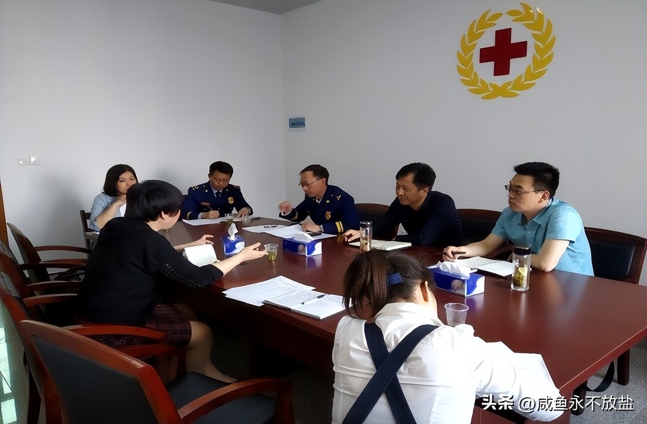 女子生下连体双胞胎后续,女子产下同母异父双胞胎完整版