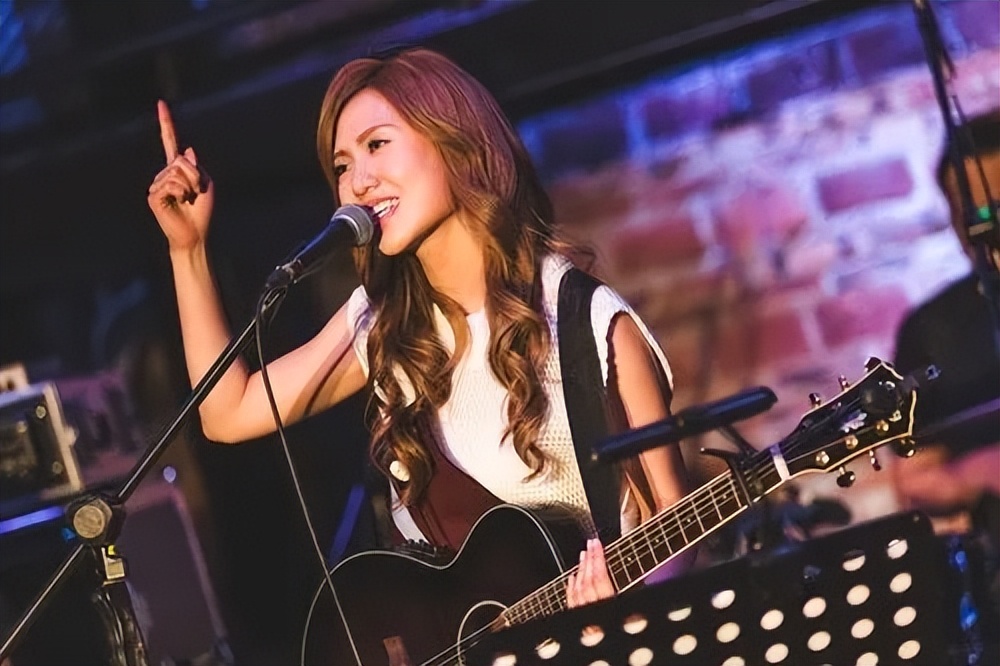 炎明熹和单依纯唱功对比,炎明熹和单依纯唱功分析