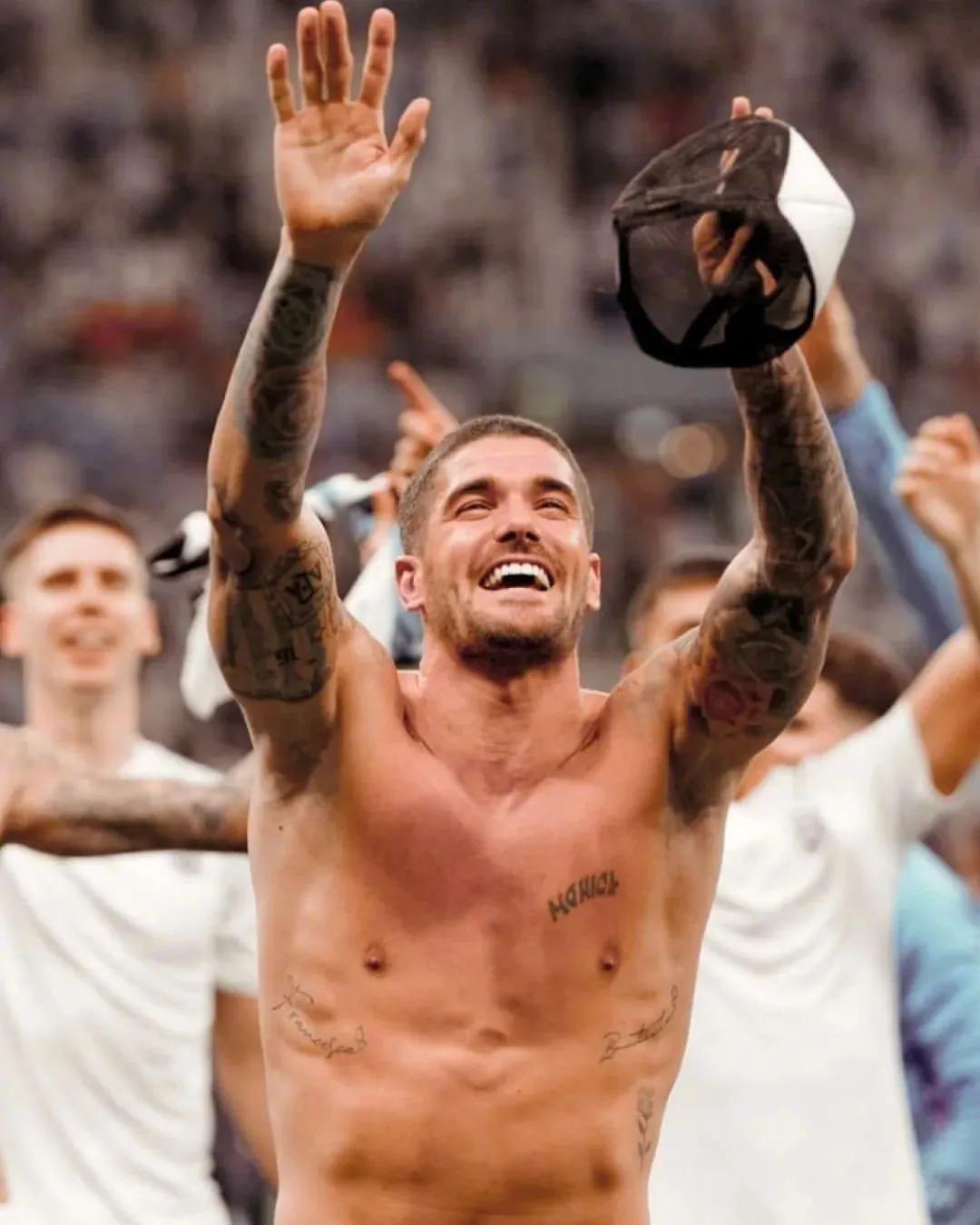 梅西的带刀侍卫德保罗身价,梅西晒与德保罗同框训练照