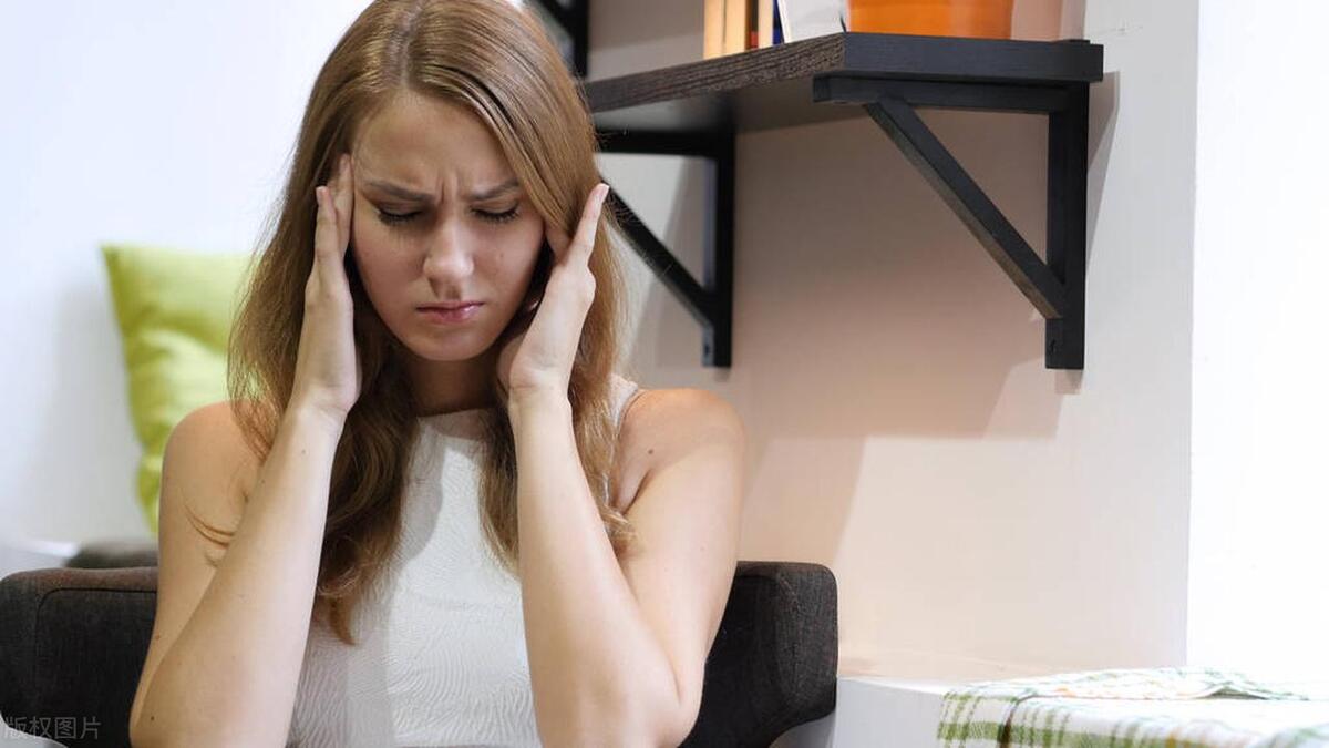 秋冬嘴巴干燥起皮吃什么,秋冬嘴巴周围干燥怎么解决