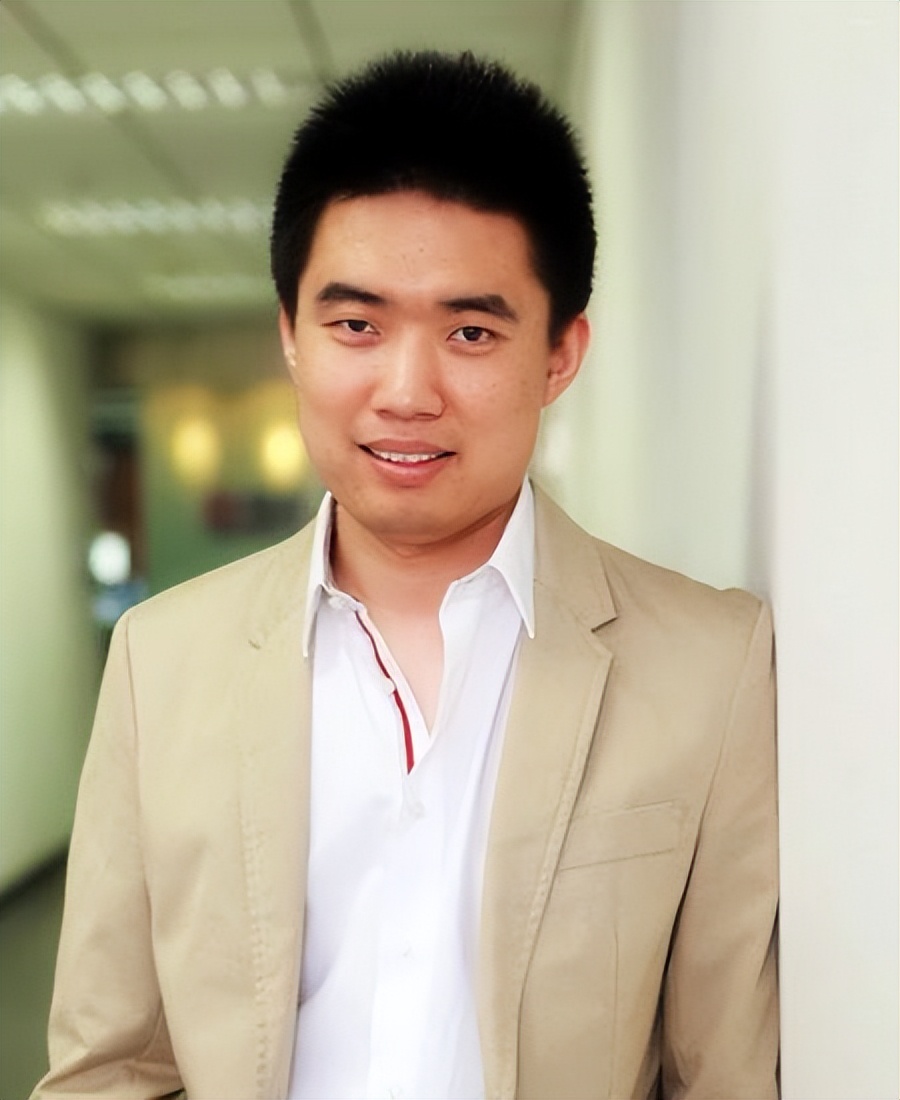 他高三,他高考落榜打工失败白手起家