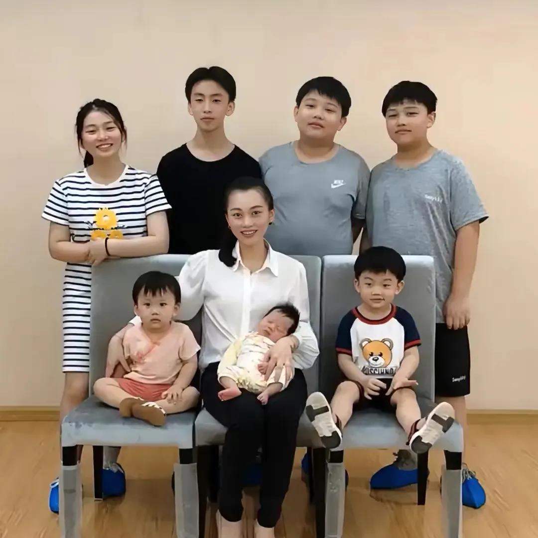 2006年，广东20岁女孩嫁给北大精英，生7个孩子：多子多福万事兴