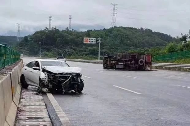 车辆侧翻正确做法,车辆侧翻处置流程