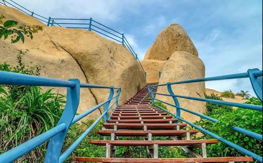 看完浮月村洋楼又去开平看碉楼,浮月村碉楼和梅家大院