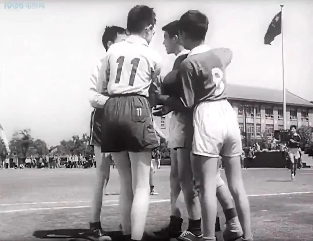 老电影海燕,老电影两个小足球队1956插曲