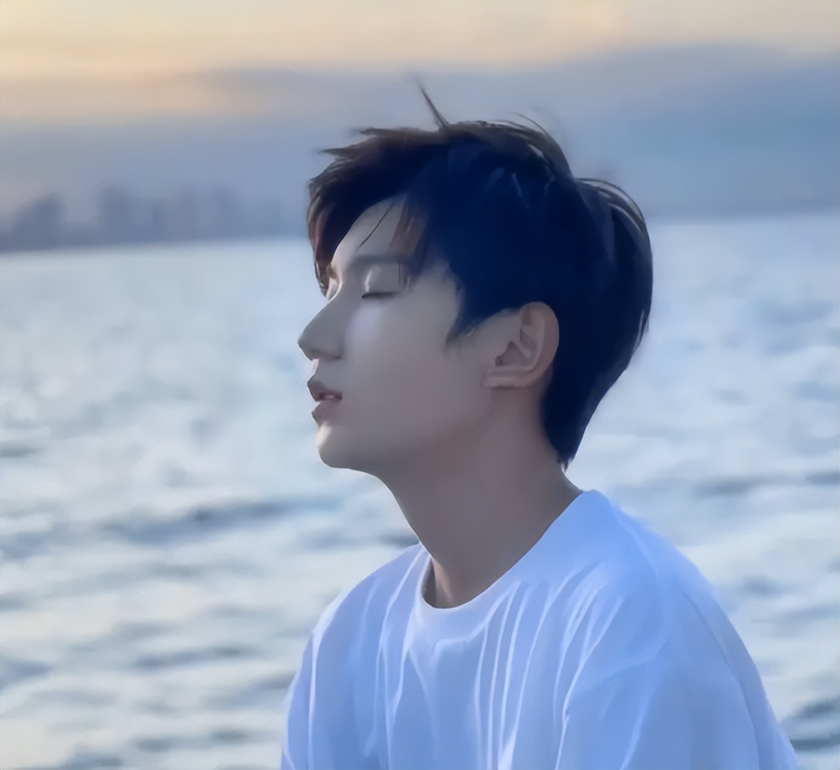 王源婚纱事件评论区逆天发言,为什么穿婚纱去看王源的演唱会