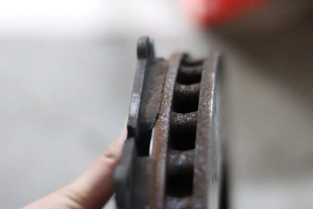 搞了辆“破烂不堪”的老款轿跑，进厂重造大翻新，满血复活变新车