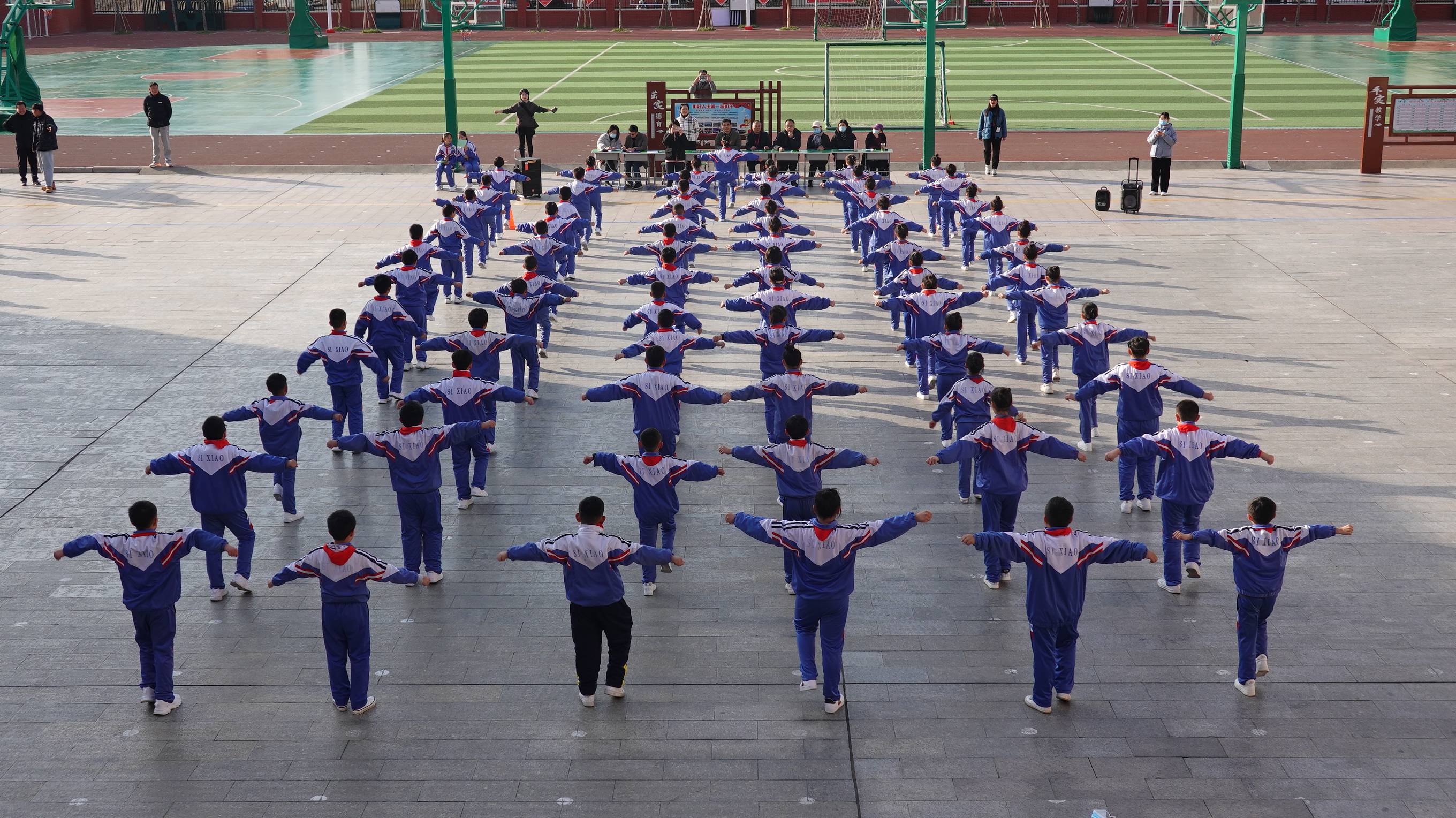 濮阳市油田四中运动会,濮阳市油田第一小学今年运动会