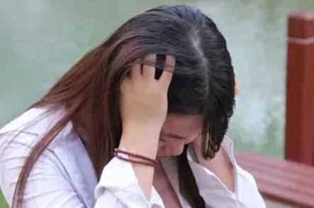 那年，我硬生生的被一个女生灌醉，第二天醒来发现躺在她的床上