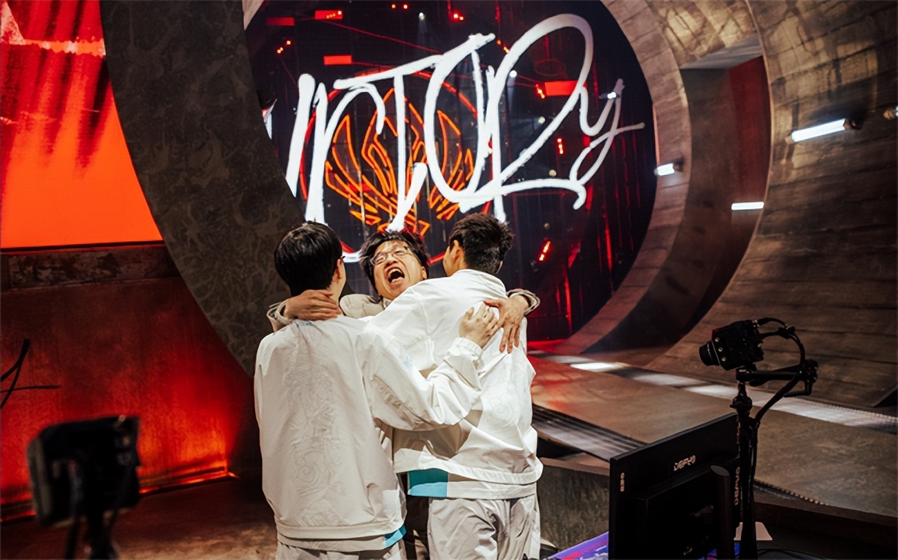 澶栫綉璇勪环blg姝㈡鍥涘己,lol鏄ュ璧沚lg瀹屾暣瑙嗛