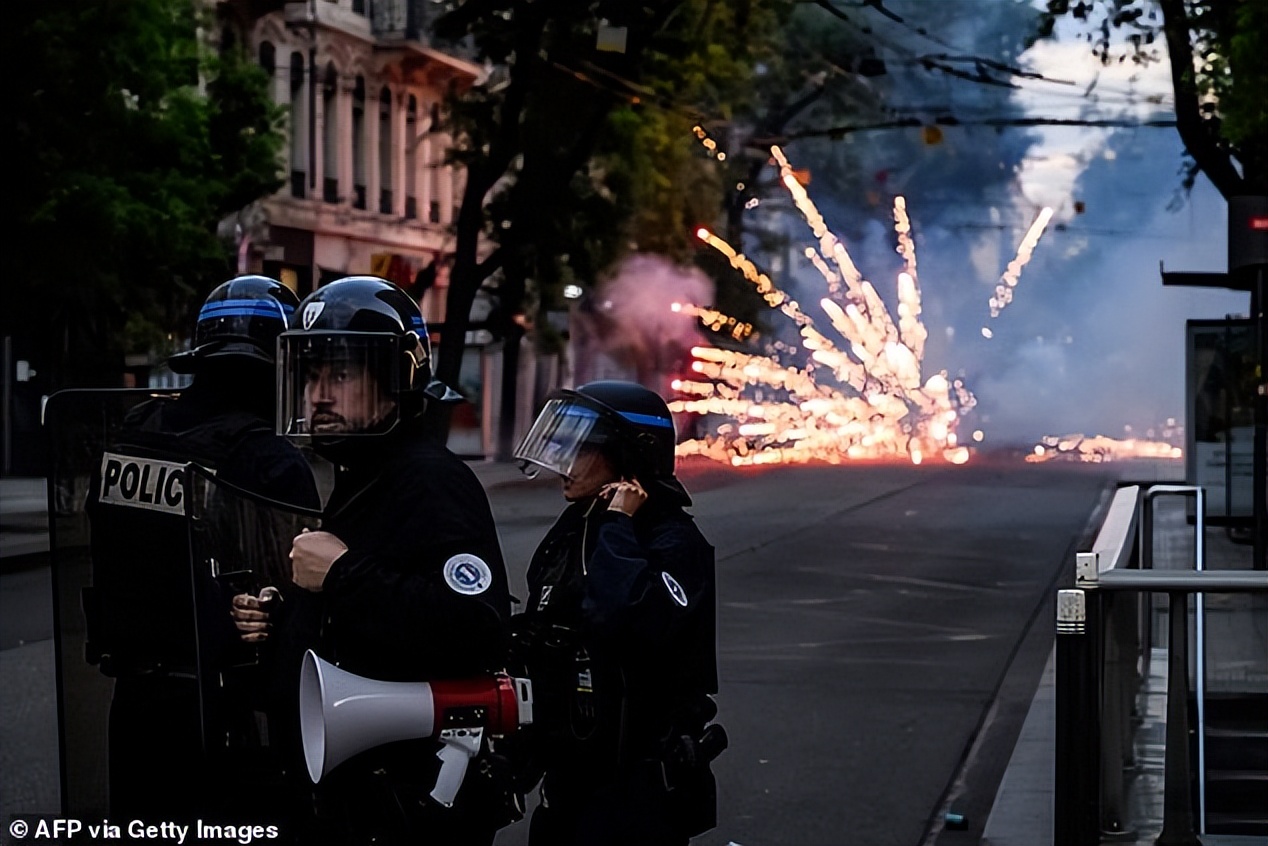 娉曞浗鏃呮父宸村＋琚姭浜嬩欢,鍦ㄦ硶鍥界殑涓浗鏃呮父澶у反琚牳
