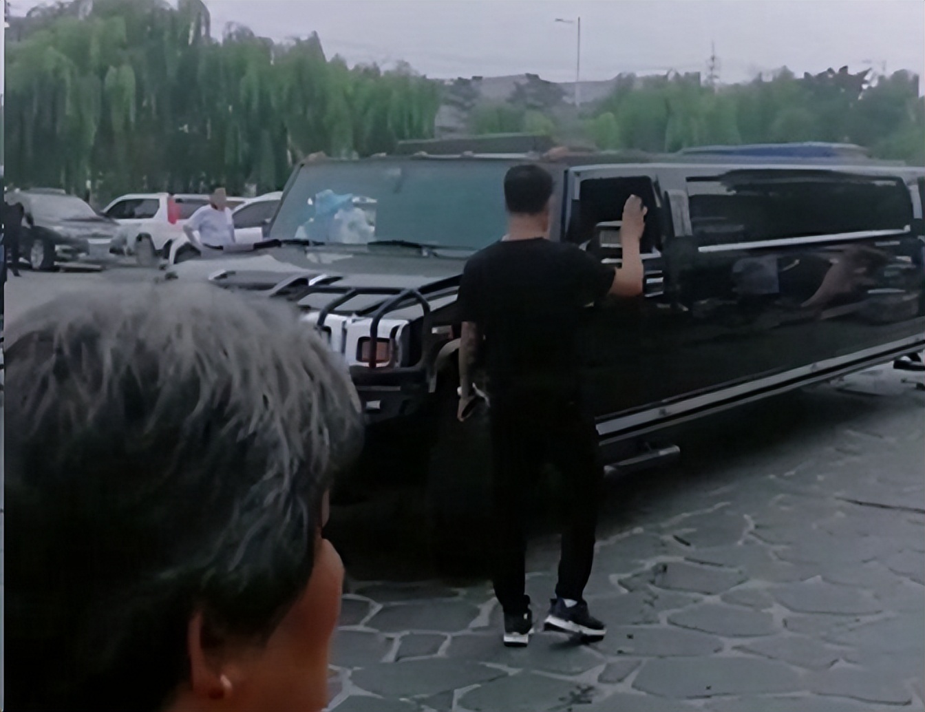 悍马六座加吧台,悍马h2改装航空座椅吧台