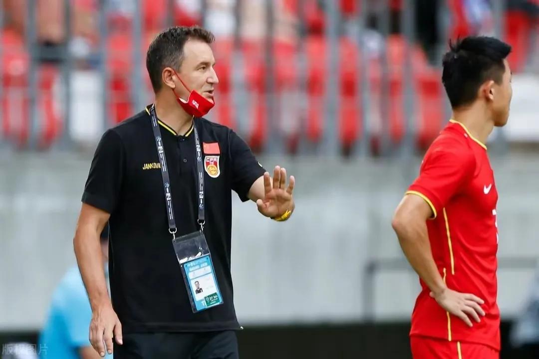 扬科维奇国足首训名单最新,国足教练扬科维奇首秀