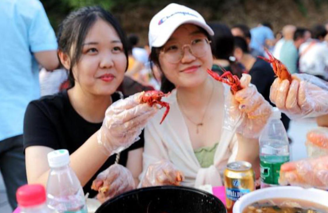 靠十平方米店铺挣八万多,靠小餐饮发家