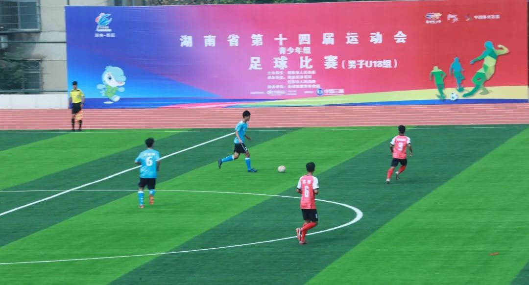 七旬娭毑赴岳阳给儿孙加油：6场比赛一次不落，现场发表专业点评