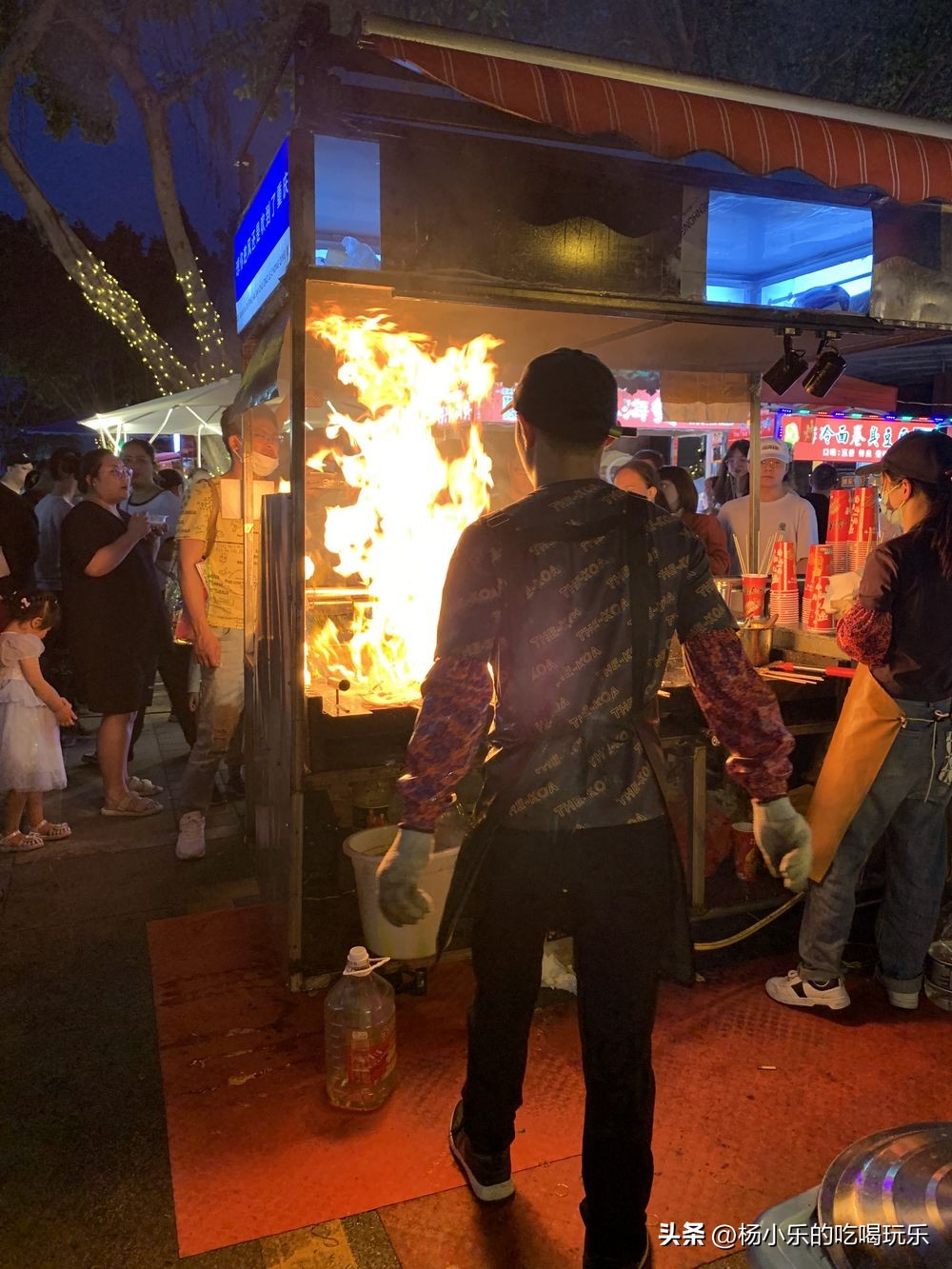 重庆民心佳园人山人海,重庆民心佳园夜市回归“顶流”