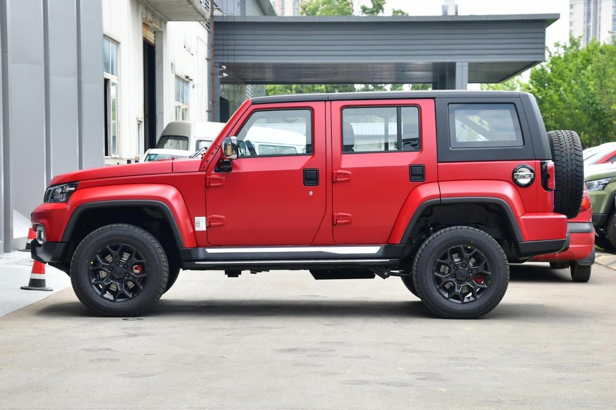 哪一款北京bj40值得入手,最新款北京bj40中配和顶配区别